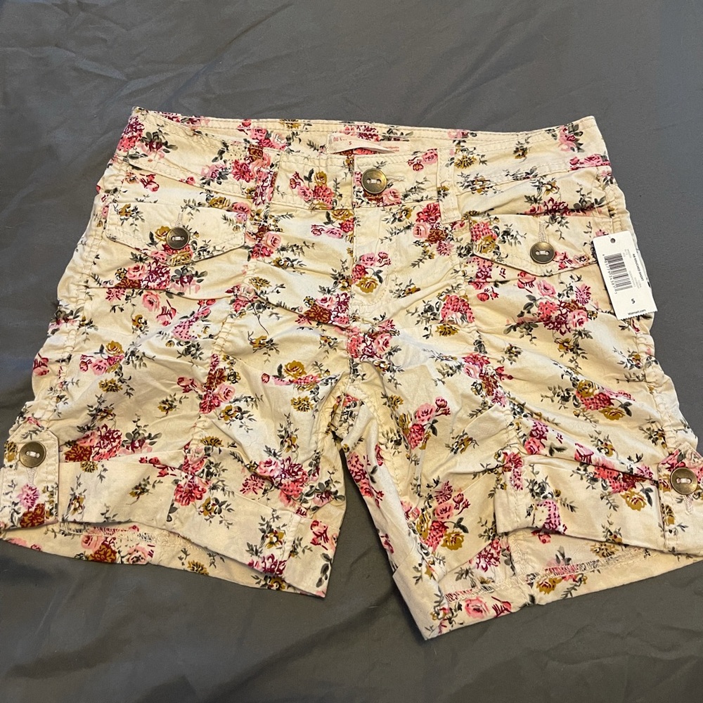 No boundaries floral shorts NWT